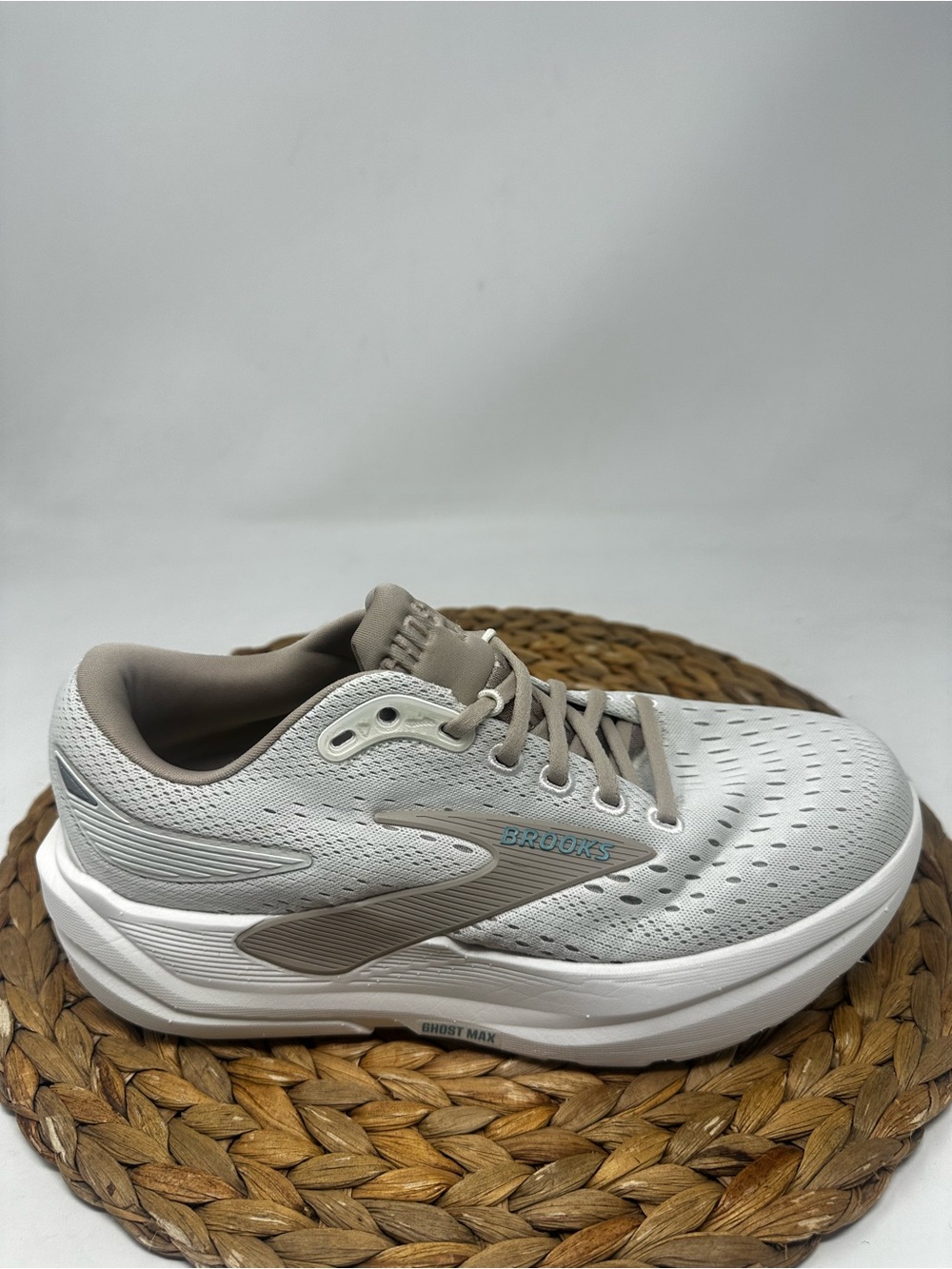 BROOKS Ghost Max 3 Running Shoes Coconut Chateau Grey Blue Size 8 WIDE Women's